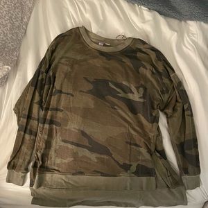 Camo lightweight long-sleeve